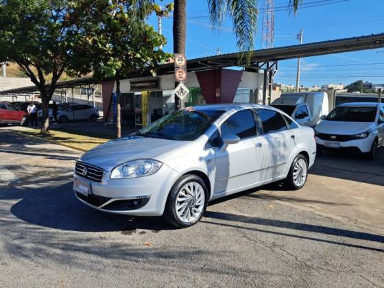 FIAT LINEA 1.8 ABSOLUTE 16V FLEX 4P AUTOMATIZADO FIAT LINEA 1.8 ABSOLUTE 16V FLEX 4P AUTOMATIZADO